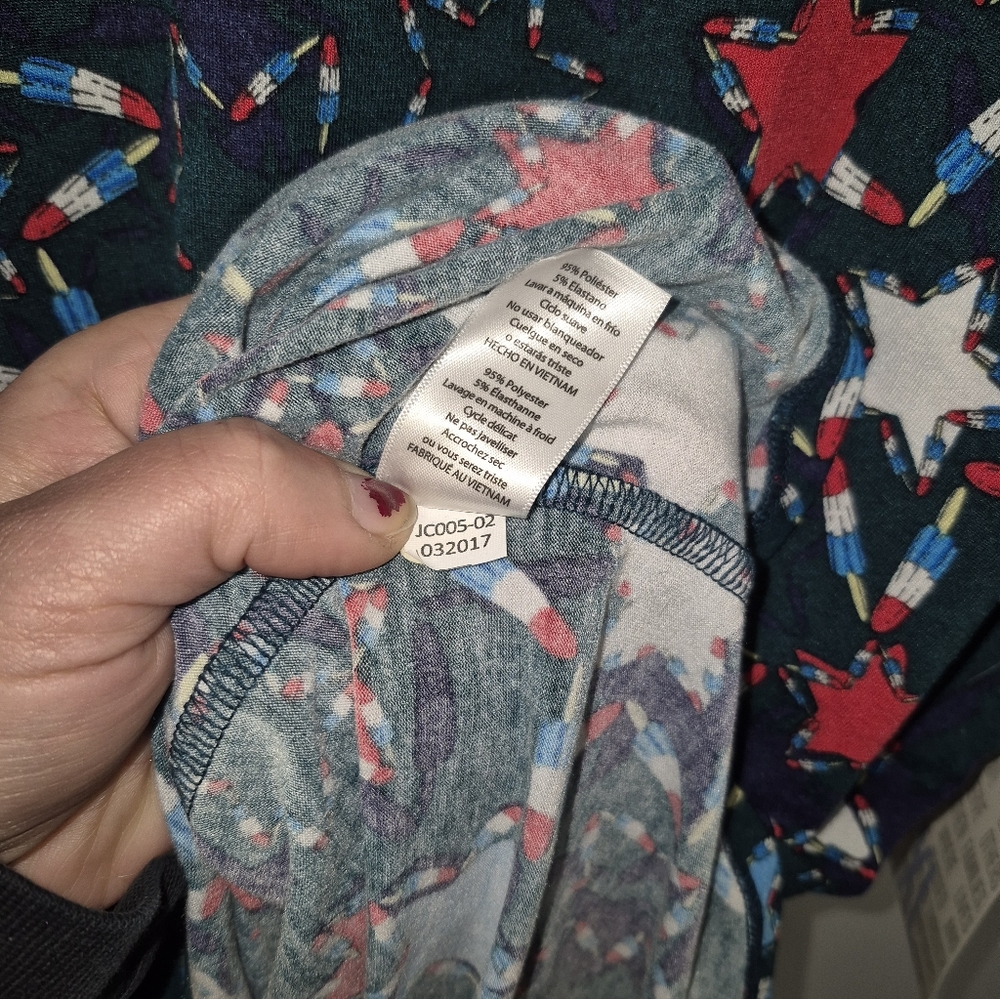 LuLaRoe Stars & Fireworks Patterned Irma Tunic Size XL - Picture 6 of 9